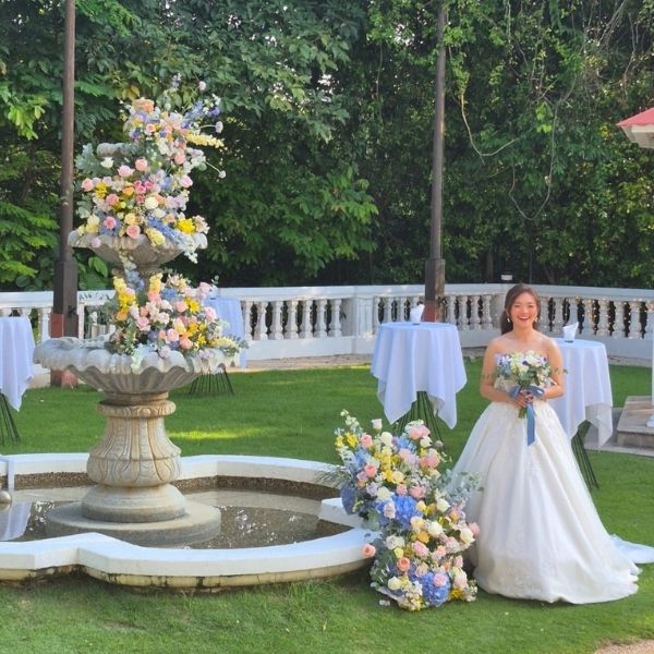 Bride with floral installation at Alkaff Mansion by Fleuriste Singapore