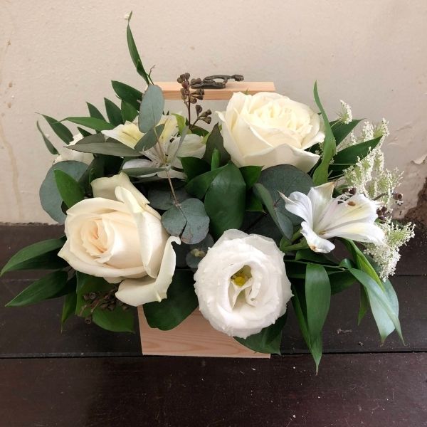 Table arrangement fresh flowers corporate floral arrangement workshop Fleuriste Singapore