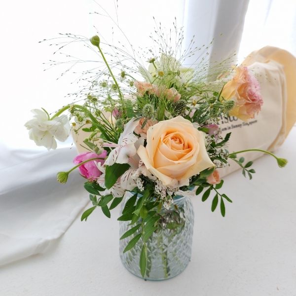 Vase arrangement floral jamming Fleuriste Singapore