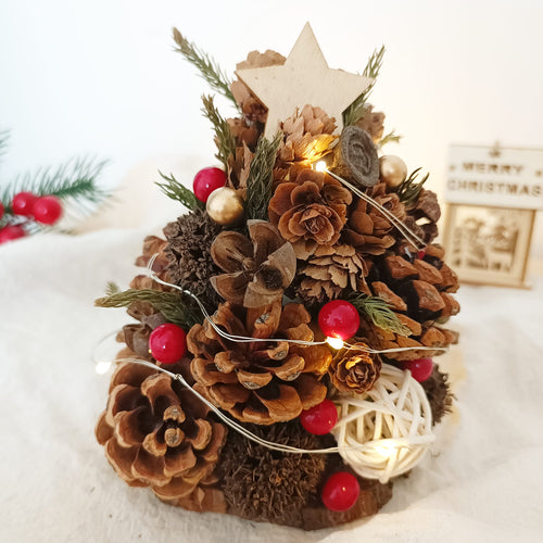 DIY Mini Pine Cone Christmas Tree