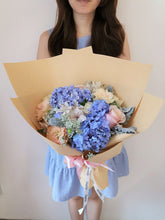 Fleuriste bouquet flowers blue hydrangea rustic kraft paper roses romantic blush enchanted garden 