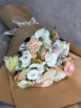 Fleuriste bouquet flowers utterly in love champagne roses calla lilies carnations rustic